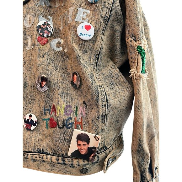 Small Acid Wash Denim Jacket Lot of 26 New Kids on The Block Buttons Donnie Joey - Picture 10 of 16